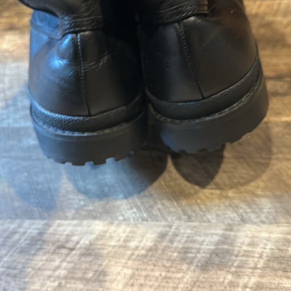 Coach “Laura” leather winter boot 9.5 - Picture 6 of 7